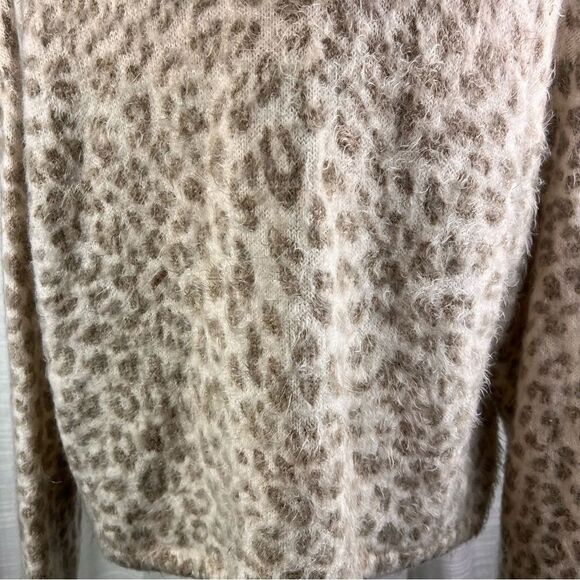 Peyton Primrose Cheetah Print Sweater Size Large Off Taupe Soft Leopard - Picture 10 of 10